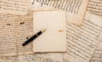 Uralte Flaschenpost: Mysteriöse Notiz aus dem Jahr 1887 vom Klempner im Boden entdeckt