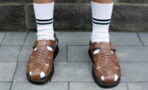Uncool, aber gesund: Warum du unbedingt Socken in Sandalen tragen solltest