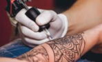 Tätowierung: Diese Farbe dringt gefährlich tief ins Gewebe vor