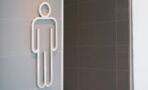 Steh- oder Sitzpinkler: Ist es normal, wenn ein Mann im Sitzen pinkelt?