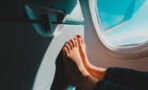 Schuhe im Flugzeug ausziehen? Deshalb solltet ihr es unter keinen Umständen tun