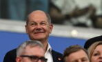 Spott für Olaf Scholz wegen Auftreten bei Fußball-EM: "Wirkt wie ein Fremdkörper"