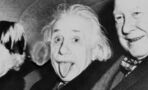 Warum streckt Einstein auf dem berühmten Foto die Zunge aus?