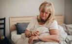 Frau wird nachts ständig von ihrer Uhr geweckt: Dann entdeckt ihr Arzt, was mit ihr los ist
