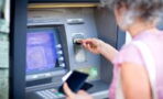 Betrugsmasche: Darauf solltet ihr beim Geldabheben achten!