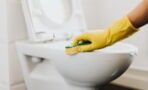 Die meisten reinigen Toilette falsch: Expertin verrät, welchen Fehler wir mit Desinfektionsmittel machen