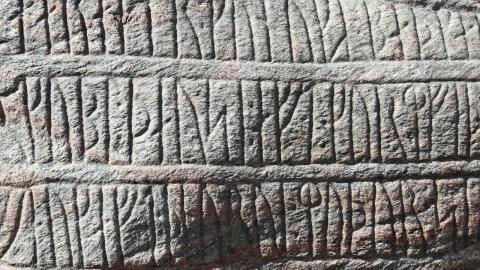Archäologie: Seltsame Runen-Inschrift in dänischer Kirche entschlüsselt