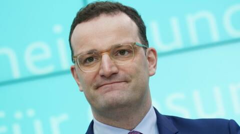 Mehr Einschränkungen für Ungeimpfte: Laut Jens Spahn wird 2-G-Regel automatisch kommen