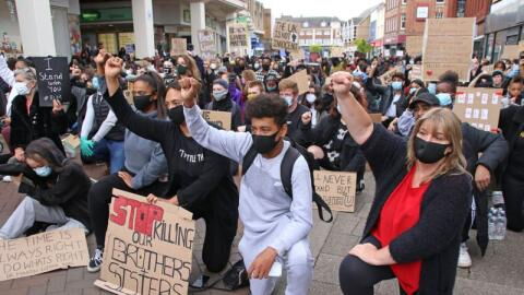 Black Lives Matter: Woher stammt die symbolische Geste des Niederkniens?