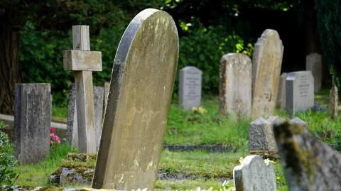 Verrückte Geschichte: Diese Frau soll lebendig begraben worden sein