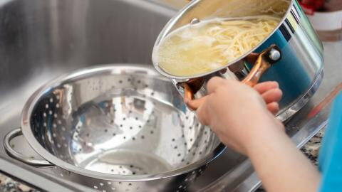 Nudelsieb richtig nutzen: Endlich Schluss mit einem Riesen-Missverständnis!