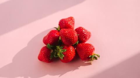 Erdbeeren in Salzwasser: Deshalb solltet ihr es unbedingt anwenden!