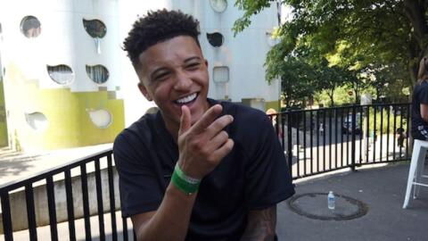 Fußball-Star Jadon Sancho bricht im Gentside-Interview in schallendes Lachen aus