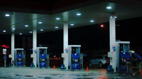 Um wie viel Uhr spart man beim Tanken möglichst viel Geld?