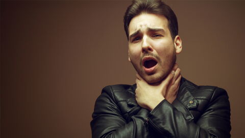 Ein Feuerwehrmann verrät, wie ihr euch alleine vor dem Ersticken rettet