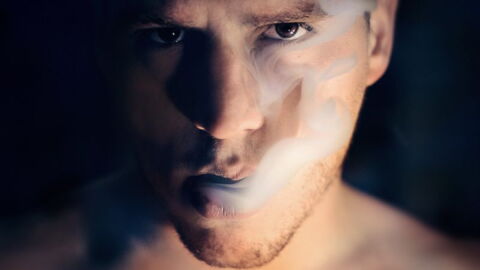 Nikotin dringt bis in die Neuronen vor: So verändert es unser Gehirn!