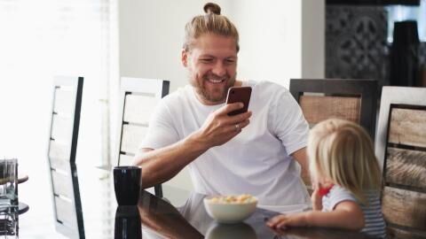 Vater entdeckt schlimmes Detail auf dem Foto seiner 3-jährigen Tochter