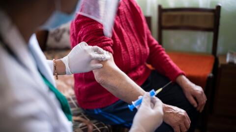 Corona-Pandemie: 90-Jährige ist weltweit die erste Biontech-Pfizer-Geimpfte!