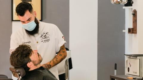 Bart ab wegen Corona? Warum sich Männer vielleicht bald rasieren müssen