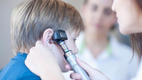 9-Jähriger hat seltsames Summen im Ohr: Dann entdeckt der Arzt die tödliche Gefahr