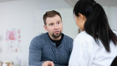 Erster Arbeitstag: Junge Ärztin macht seltsamen Fund im Ohr eines Mannes