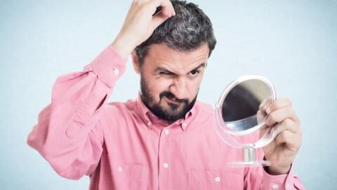 Warum Haare durch Stress grau werden können