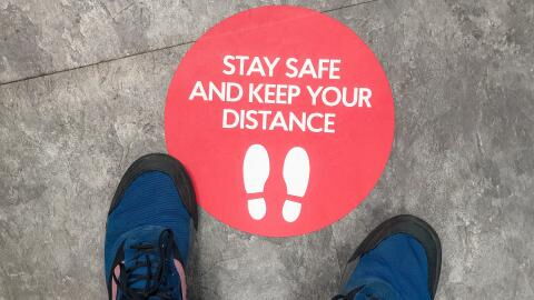 Corona-Risiko: Neue Studie stellt die 2-Meter-Regel in Frage