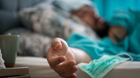 Starke Beschwerden nach Corona-Impfung: So reagierst du richtig