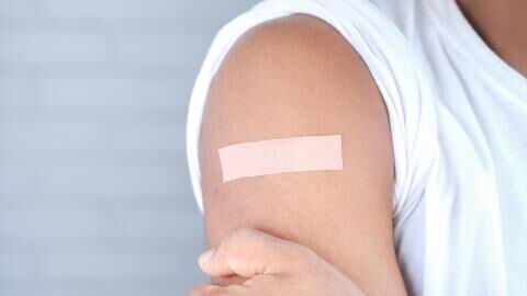 Covid-19: 18-Jährige benötigt 3 Notoperationen am Gehirn kurz nach Impfung