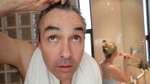 Arzt warnt: Zu viel Masturbation kann Haarausfall herbeiführen