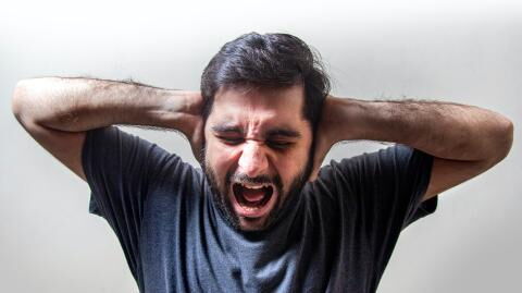 Kopfschmerzen und Migräne: So wirst du sie mit Akupressur los