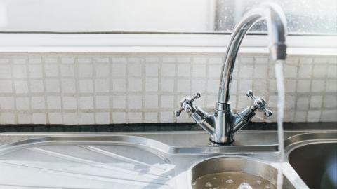 Steigende Energiekosten: Hier kann man im Haushalt Warmwasser einsparen