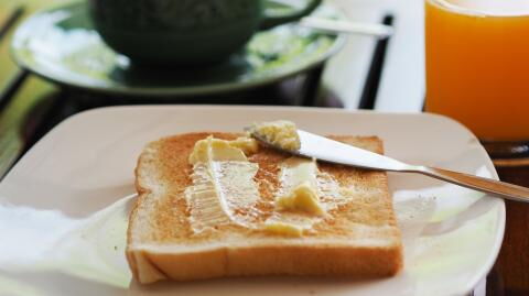 Was passiert, wenn man jeden Tag Butter isst?