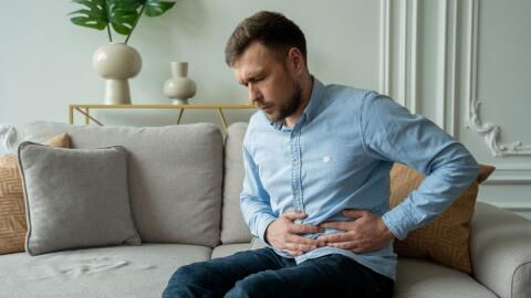 Mann bekommt nach Sex mit seiner Frau Lebensmittelvergiftung an unerwartetem Körperteil