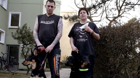 Hartz-IV-Paar ruft im TV seine Hunde beim Namen: Die Zuschauer sind einfach nur noch wütend!