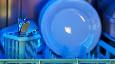 Spülmaschine oder Handwäsche? Was ist besser?