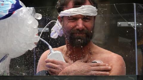 Wim Hof ist der Eismann. Er hat 20 unterschiedliche Rekorde aufgestellt und war schon auf dem Everest und dem Kilimanjaro.