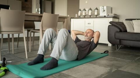 Lockdown-Übung für zu Hause: Per Blast Off zum Sixpack