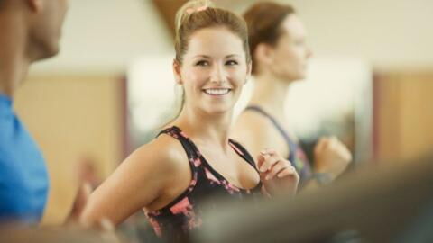 Flirten im Gym: So flirtest du erfolgreich mit einer Sportlerin