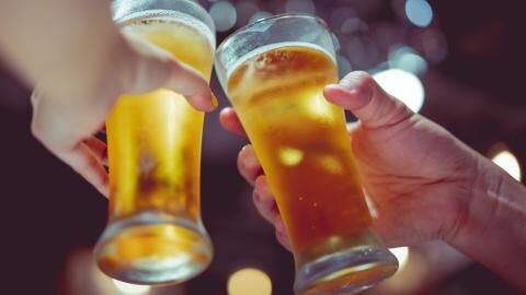 Bier im Bett: So steigert das Getränk deine Leistung beim Liebesspiel