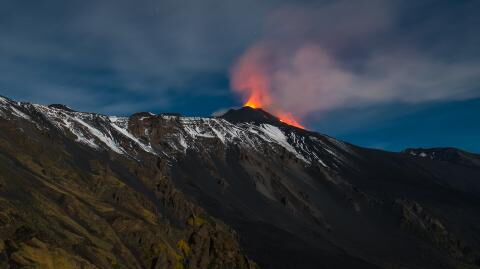 Weltgrößter Vulkan bricht aus: Hawaiis Mauna Loa stößt nach 40 Jahren Ruhepause Lava aus