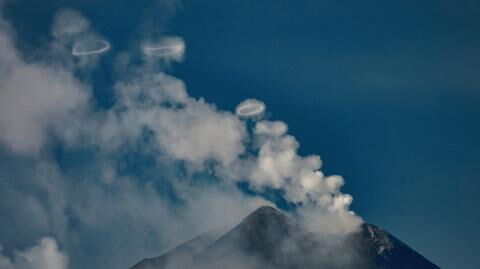 Ätna: Der Vulkan spuckt Rauchkreise aus - wie ist das möglich?