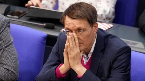 "Nichts ist schlimmer als eine neue Variante": Karl Lauterbach warnt vor Horrorszenario mit B.1.1.529 während laufender Welle