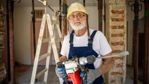 Inflation auf Rekordhoch: Wirtschaftsfachleute fordern Rente mit 70