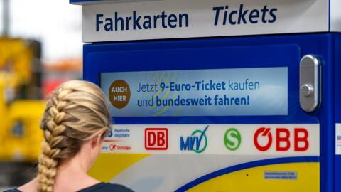 Ärger wegen 9-Euro-Ticket: Hartz-IV-Empfangende müssen Staat Geld zurückzahlen