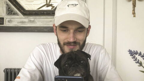 PewDiePie: Der Gamer bringt wahrscheinlich aus Versehen seinen Hund Sven auf tragische Weise um