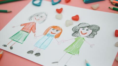 Diskriminierung von Regenbogenfamilien: Besonders die Kinder leiden unter diesem Gesetz