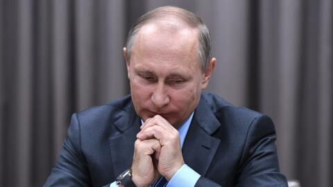 Hat Wladimir Putin ein Double? Musketier-Leibgarde schützt Kreml-Chef auf Schritt und Tritt