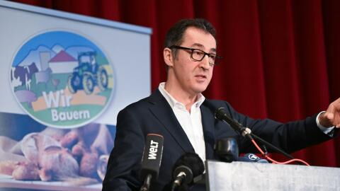 Bauern-Proteste: Cem Özdemir bringt "Tierwohl-Cent" für Landwirte ins Spiel