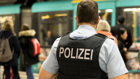 Polizei durchsucht einen Döner und nimmt den Besitzer sofort fest